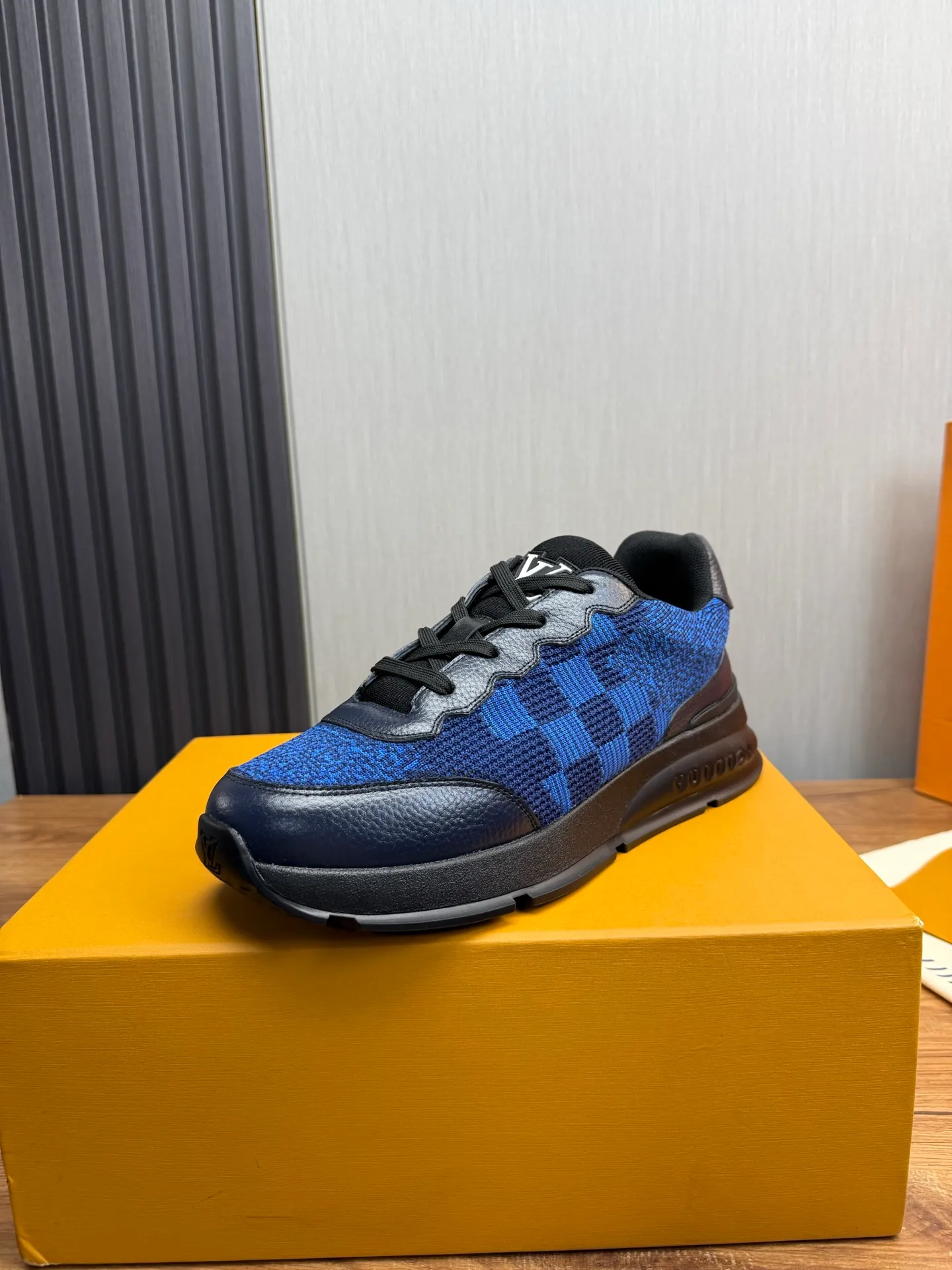 Men's shoes 💰640💰 LOUIS VUITTON [Luden Yiwei] The new trendy Lv is on the market 🎁, casual and fashionable men's shoes 👟 The upper is made of high-count and high-density fly weave + cowhide mesh lining, the original wear-resistant rubber outsole, the version is simple and elegant, exclusive for trendy men. 38-45 (45 is custom-made and cannot be returned or exchanged)